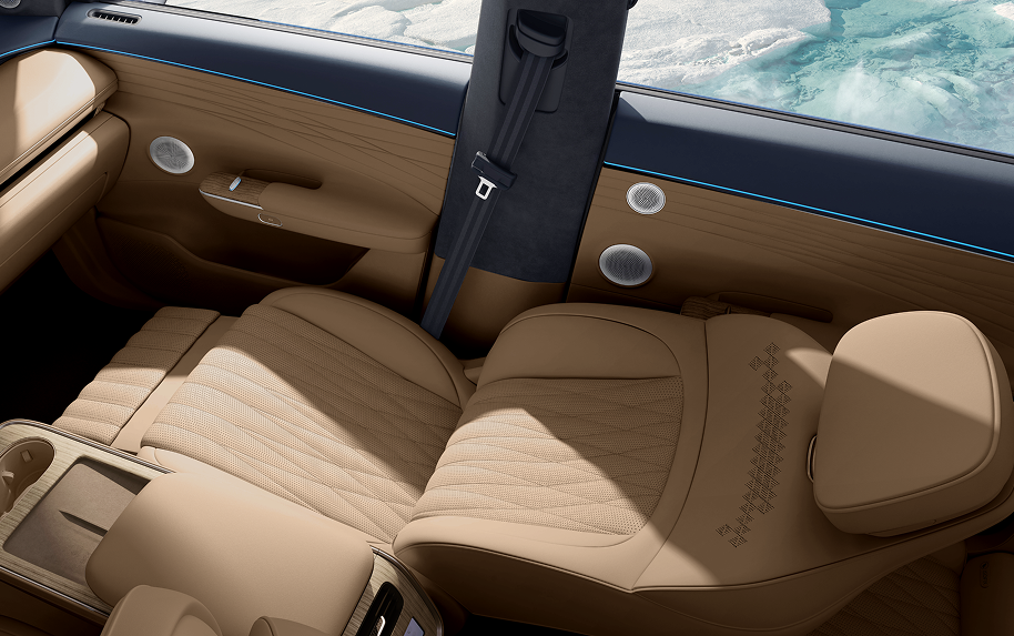 EXEED ET REEV — Luxurious Healthy Cabin Space