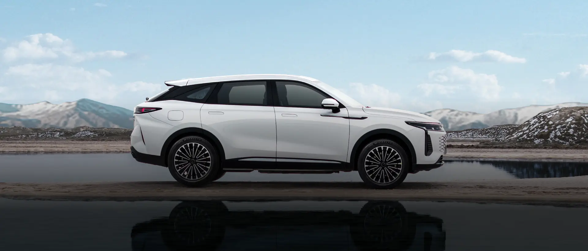 EXEED RX coupe SUV in motion
